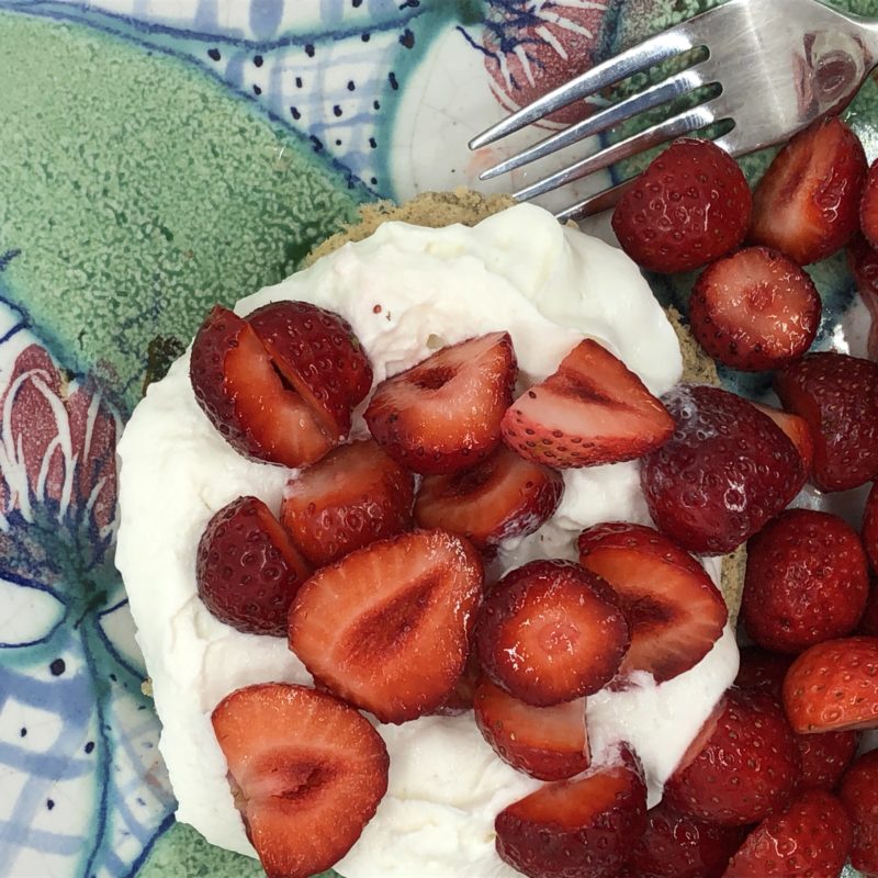 ploye-with-strawberries-and-cream