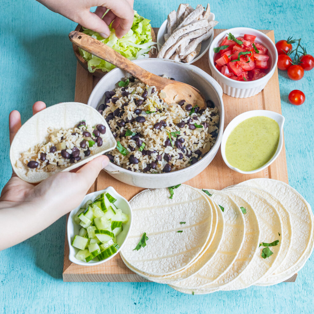 Roti Riz Dainty Rice | Planche de 'roti' des caraïbes avec riz